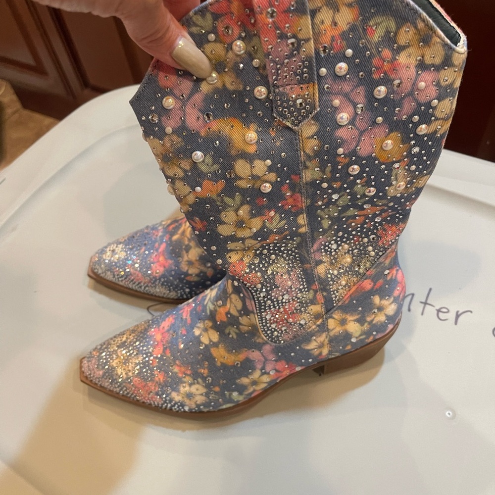 Floral Embellished Women's Cowboy Boots